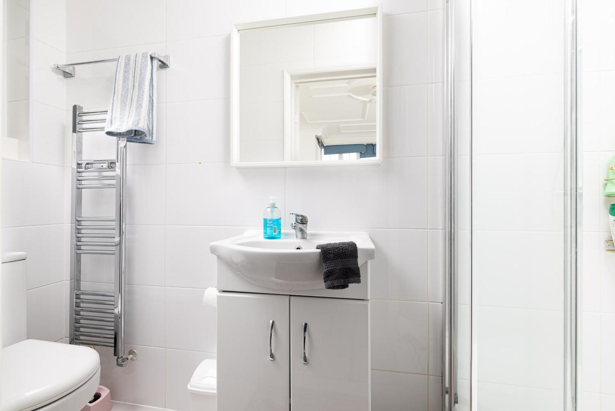 Bright Studio On Golders Green Road London Exterior photo
