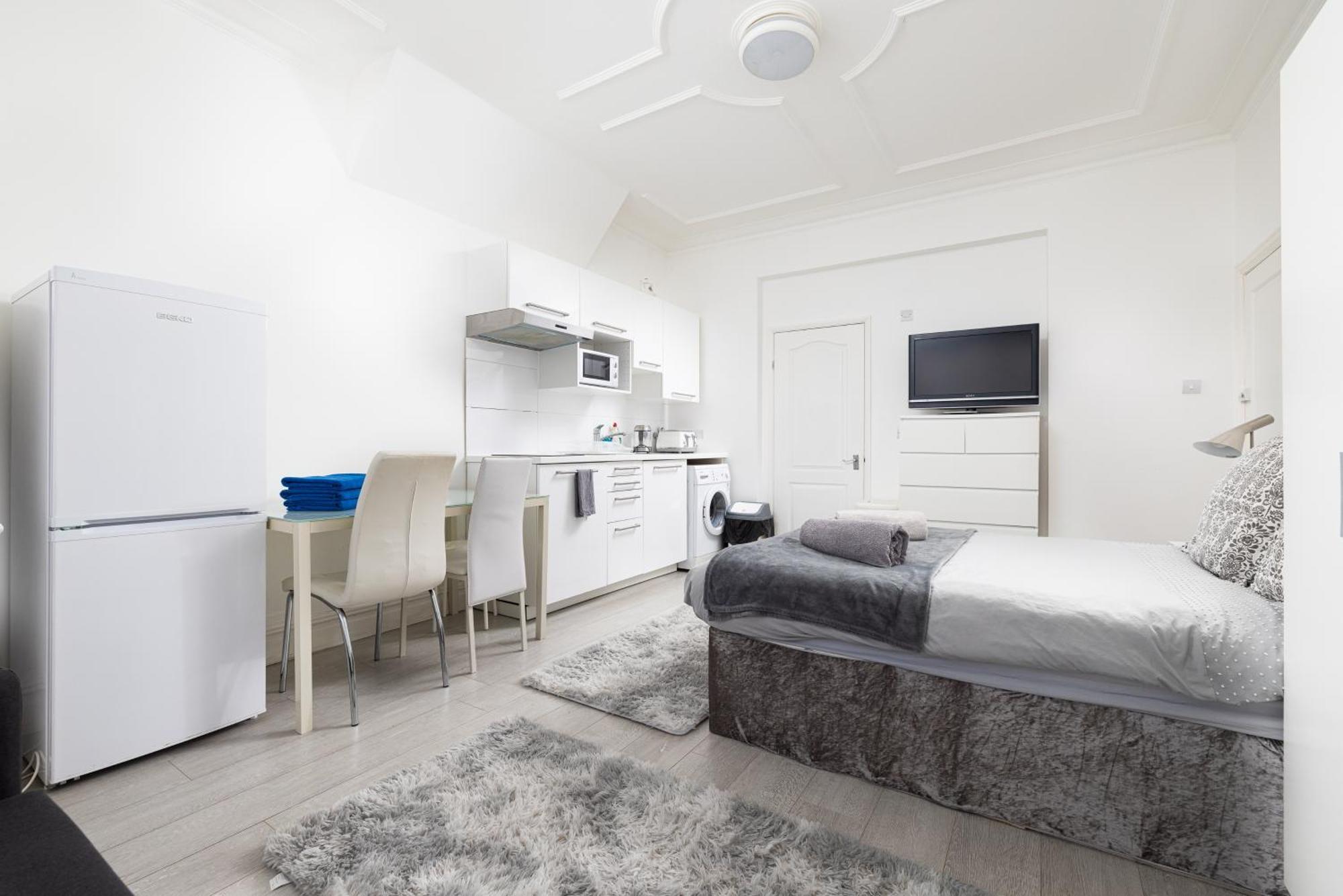 Bright Studio On Golders Green Road London Exterior photo